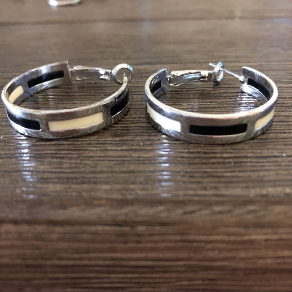 Sliver metal inlay post hoop earrings